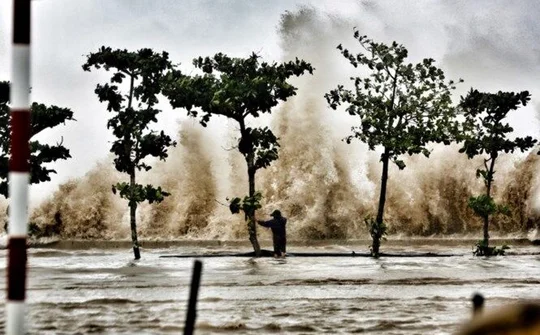 Siêu bão Mangkhut đã đi vào Biển Đông và thành cơn bão số 6 