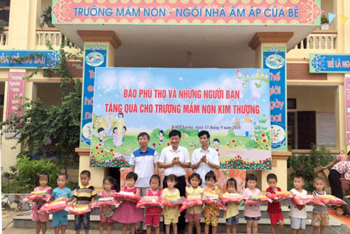 Phú Thọ: 450 xuất quà đến với học sinh nghèo huyện Tân Sơn