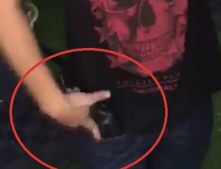 Hà Nội: Người đàn ông nghi say rượu rút súng đe dọa khách tại quán cà phê?