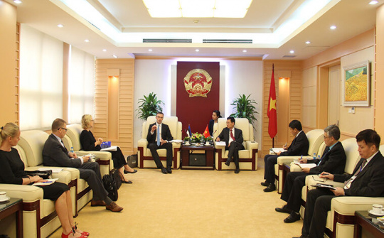 Quyền Bộ trưởng Bộ TT&TT tiếp Bộ trưởng Ngoại giao Estonia