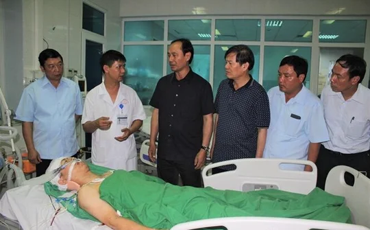 Điều chuyển bệnh nhân trong vụ tai nạn ở Lai châu về Bệnh viện Việt Đức
