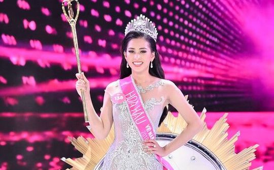 Người đẹp Quảng Nam Trần Tiểu Vy đăng quang Hoa hậu Việt Nam 2018
