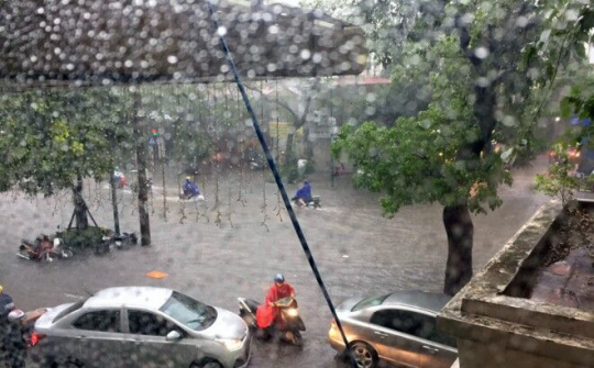 Thời tiết ngày 17/9:  Bão Mangkhut suy yếu, miền Bắc mưa to