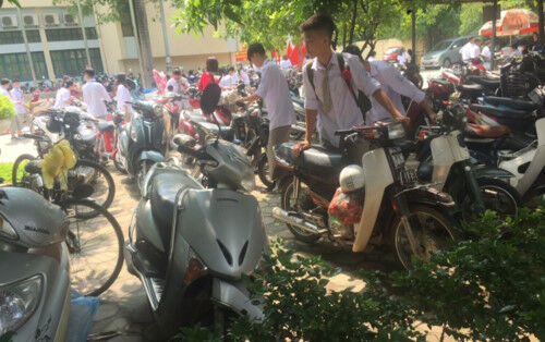 Báo động tình trạng học sinh sử dụng xe mô tô