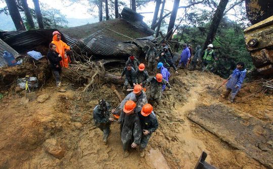 Siêu bão Mangkhut càn quét Philippines: 64 người tử vong, thiệt hại 6% GDP