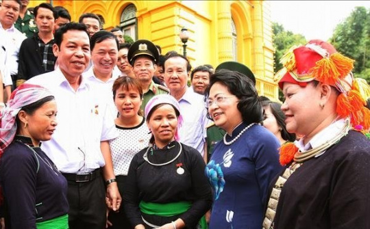 Vice President receives outstanding delegates from Lao Cai