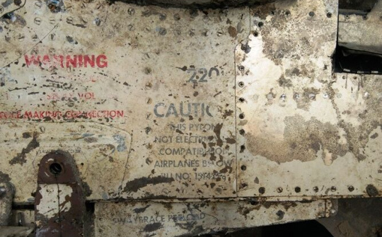 Quảng Bình: Ngư dân vớt được vật thể nghi của máy bay rơi xuống biển