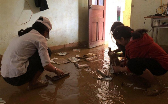 Nghệ An: Hàng trăm người dân hoảng loạn tránh lũ quét trong đêm