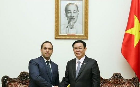 Deputy PM Vuong Dinh Hue receives Bulgarian guest