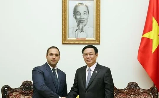 Deputy PM Vuong Dinh Hue receives Bulgarian guest
