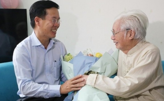 Politburo member salutes veteran artists on Vietnam’s Stage Day