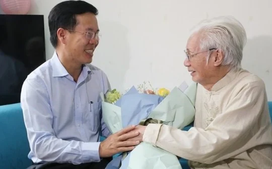 Politburo member salutes veteran artists on Vietnam’s Stage Day