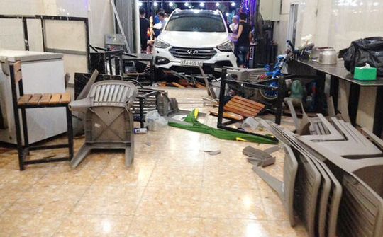 Hà Tĩnh: Santafe mất lái khiến 6 người nhập viện cấp cứu