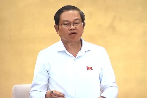 UBTVQH xem xét các báo cáo về giám sát và chất vấn