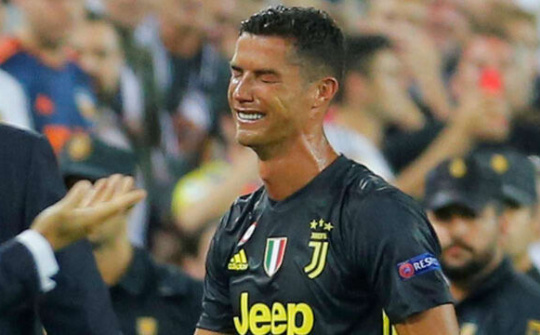 Nhận thẻ đỏ oan nghiệt, Ronaldo sẽ mất Quả bóng Vàng?