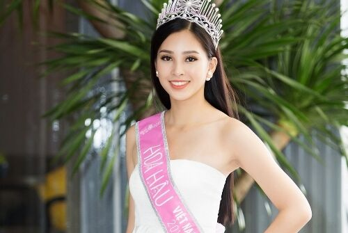 Hoa hậu Tiểu Vy nhận học bổng nửa tỷ sau đăng quang