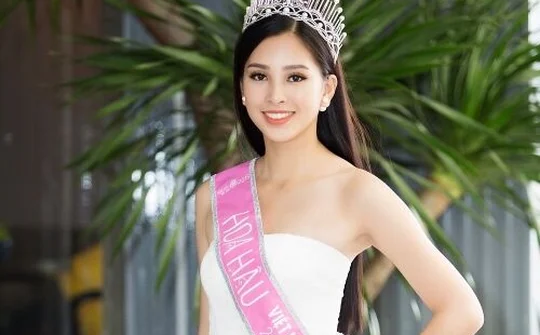 Hoa hậu Tiểu Vy nhận học bổng nửa tỷ sau đăng quang