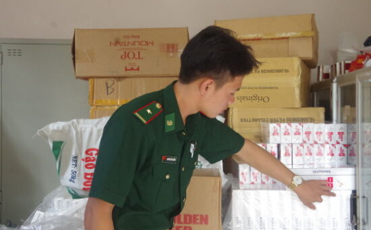 An Giang: 'Nóng' buôn lậu mùa nước nổi