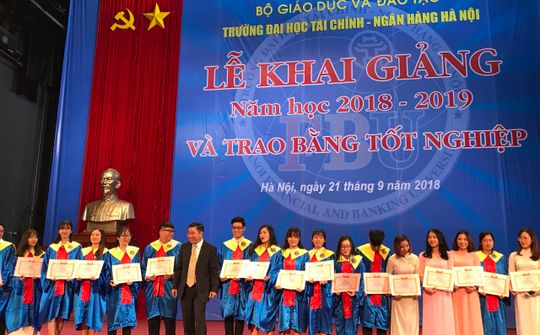 Trường Đại học Tài chính – Ngân hàng Hà Nội khai giảng năm học mới