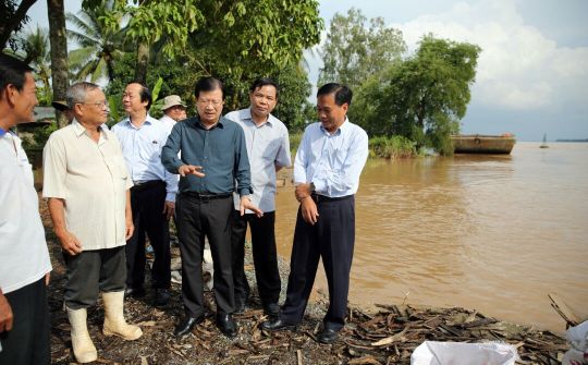 Phó Thủ tướng Trịnh Đình Dũng kiểm tra tình hình lũ ở ĐBSCL