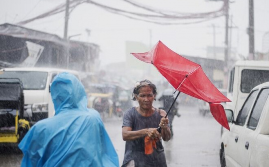 Xuất hiện siêu bão Trami gần Biển Đông