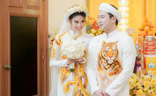Lan Khuê rạng rỡ bên chồng doanh nhân trong lễ ăn hỏi