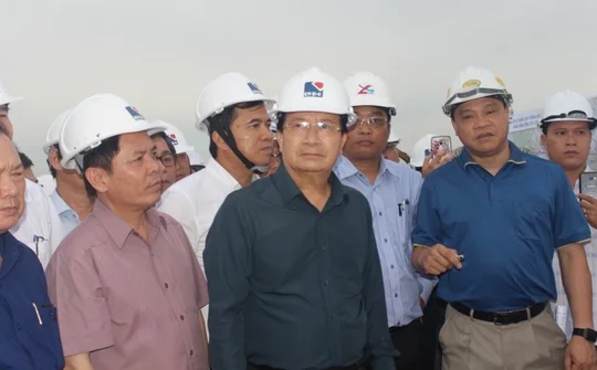 Deputy PM Trinh Dinh Dung inspects Trung Luong - My Thuan Expressway