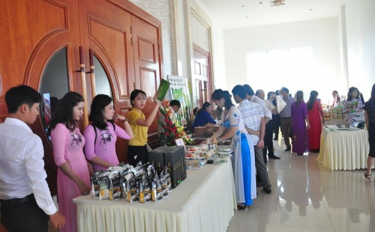 Kết nối giao thương giữa doanh nghiệp Việt Nam - Lào