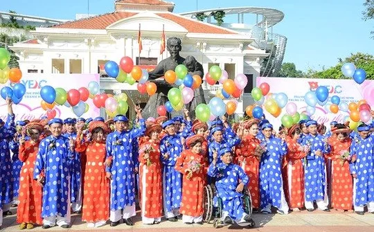 100 đôi công nhân tổ chức đám cưới trong ngày Quốc khánh