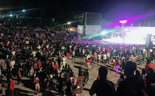 'Biển người' đổ về khu du lịch Sa Pa dịp nghỉ lễ