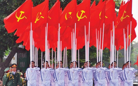 Vững bước trên con đường cách mạng