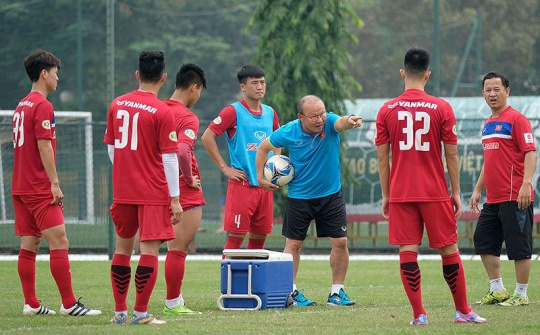 HLV Par Hang Seo triệu tập 40 cầu thủ chuẩn bị cho AFF Cup 2018