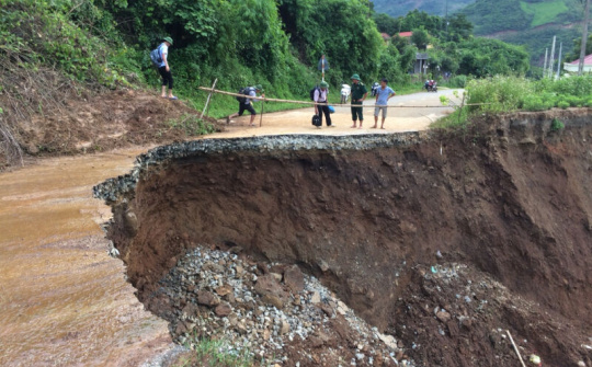Mường Lát vẫn bị cô lập, giao thông tê liệt