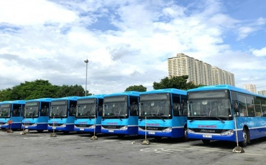 Hanoi deploys new buses on several routes