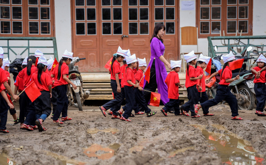 Lũ dữ đi qua, nhiều điểm trường miền núi không kịp khai giảng năm học mới