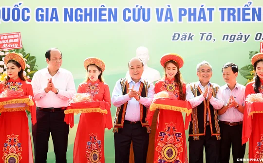 Thủ tướng dự lễ khánh thành Trung tâm Quốc gia nghiên cứu và phát triển sâm Ngọc Linh