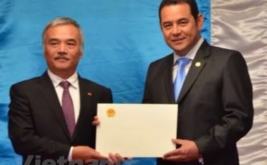 Guatemala President praises Vietnam’s role in Asia-Pacific