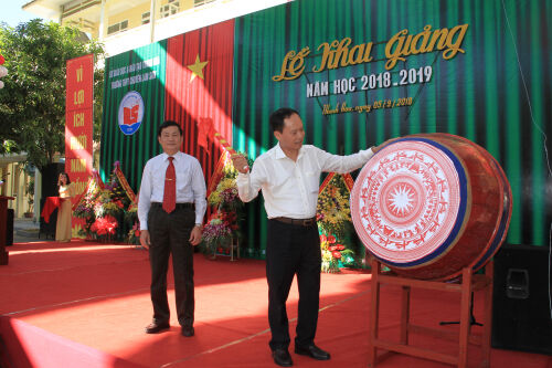 Trường THPT Chuyên Lam Sơn (Thanh Hóa) khai giảng năm học mới