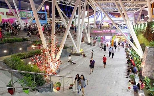 Tiểu thương lo lắng vì thông tin TP HCM sắp đóng cửa TTTM Sense Market