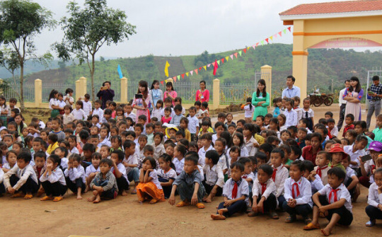 Nhìn lại những hình ảnh ấn tượng, cảm động ngày khai trường