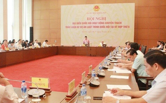 Full-time National Assembly deputies meet to discuss two laws