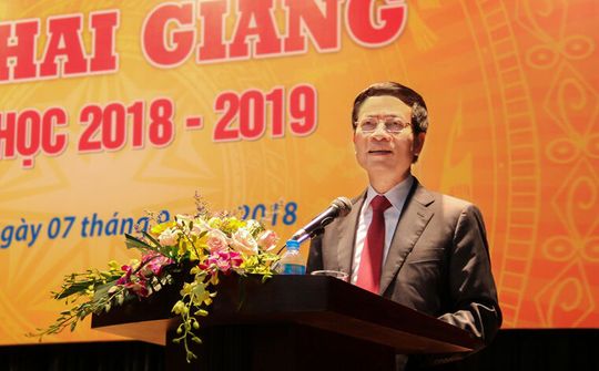 Quyền Bộ trưởng Nguyễn Mạnh Hùng dự lễ khai giảng Học viện Công nghệ Bưu chính Viễn thông