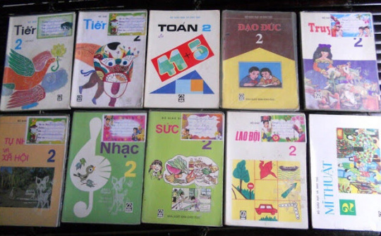 'Một vé về tuổi thơ' với những trang sách giáo khoa của thế hệ 8X, 9X đời đầu