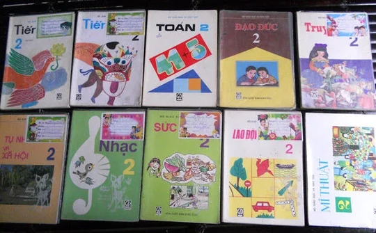 'Một vé về tuổi thơ' với những trang sách giáo khoa của thế hệ 8X, 9X đời đầu