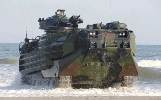Brazil mua xe chiến đấu lội nước hiện đại của Mỹ