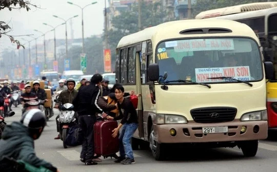 Ngăn chặn và xử lý nghiêm tình trạng xe 'dù', bến 'cóc'