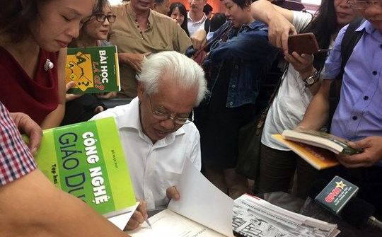 GS Hồ Ngọc Đại: Tôi lắng nghe những đóng góp có ích để điều chỉnh