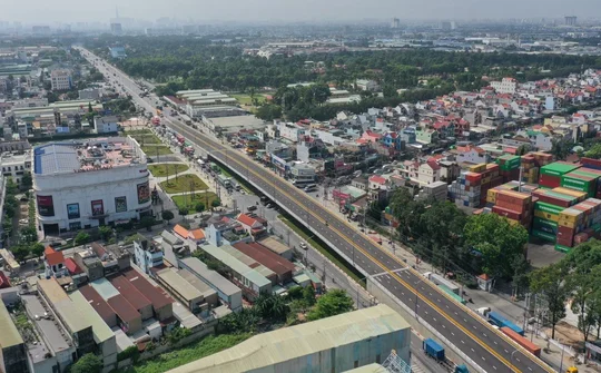 Bình Dương thông xe cầu vượt thép đầu tiên hơn 115 tỉ đồng