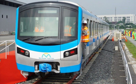 TP.HCM: Tàu metro số 1 chuẩn bị lăn bánh chạy thử