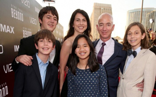 Vợ của ông chủ Amazon có thể là người phụ nữ giàu nhất thế giới sau ly hôn